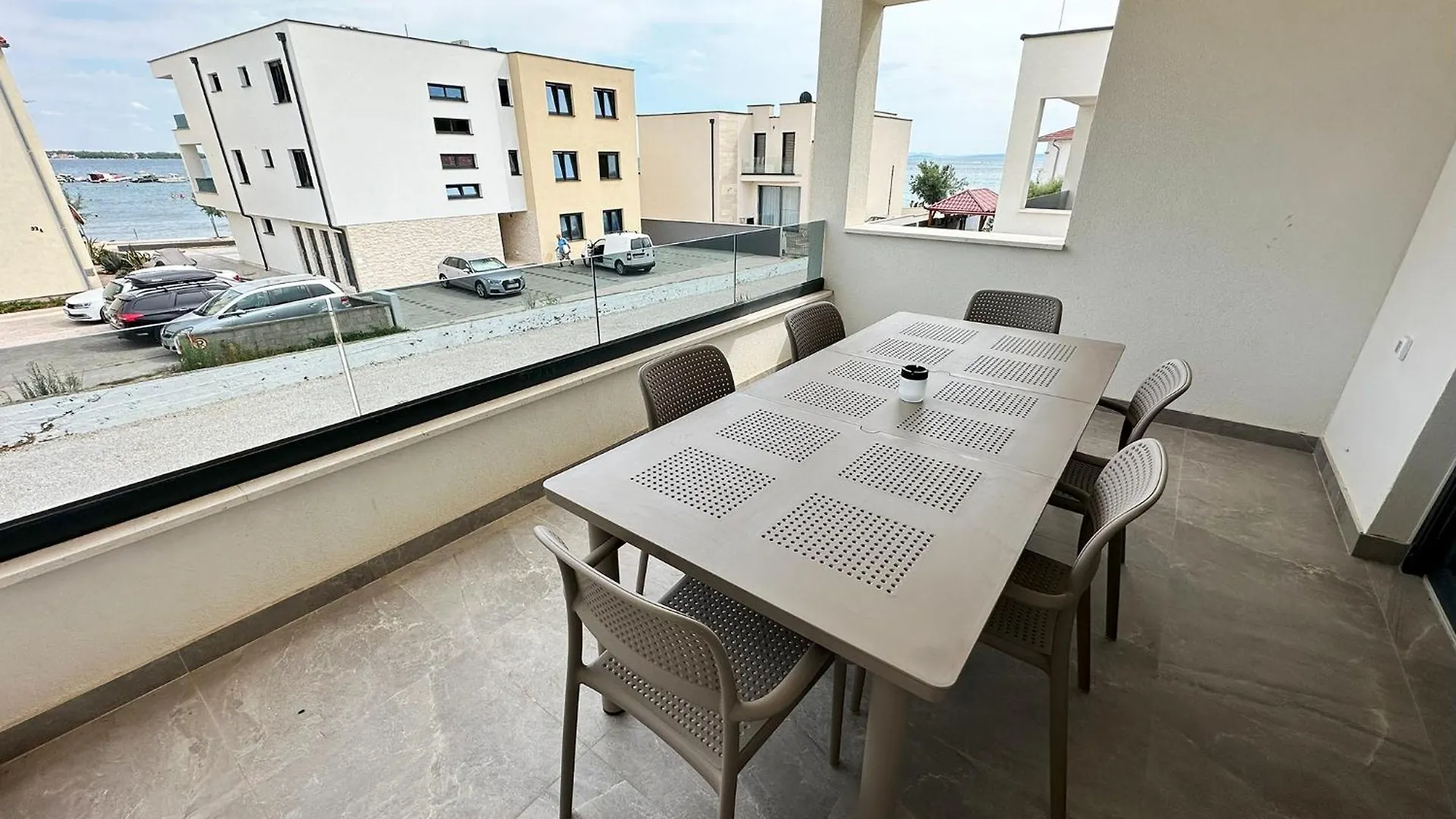 Beautiful New Palmtree Apartments II Vir