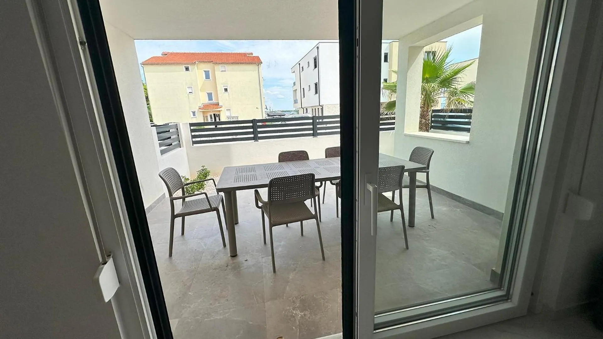 Beautiful New Palmtree Apartments II Vir