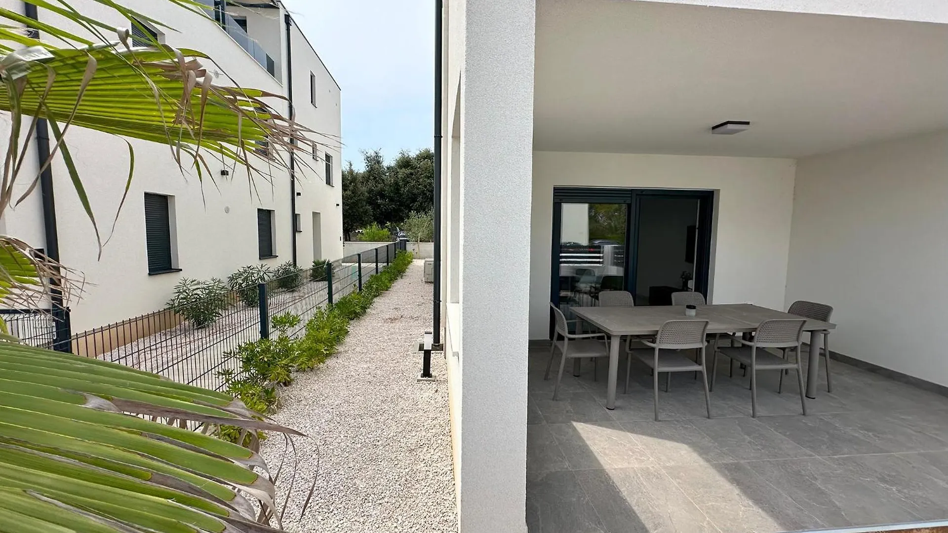Beautiful New Palmtree Apartments II Vir