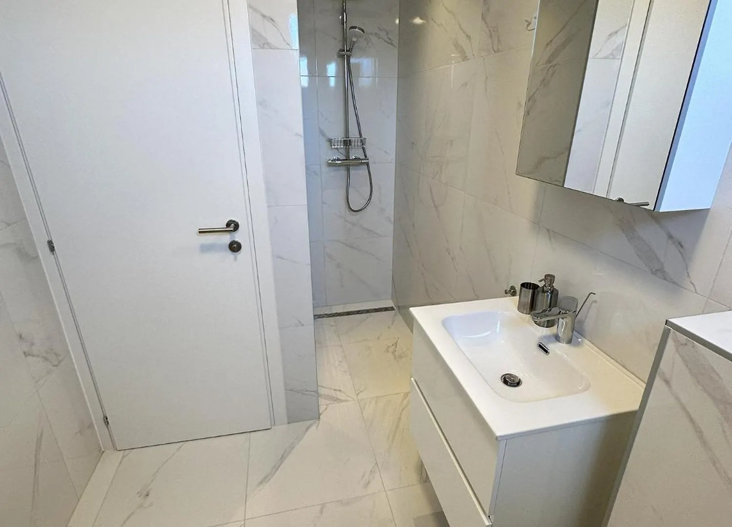 Beautiful New Palmtree Apartments II Vir