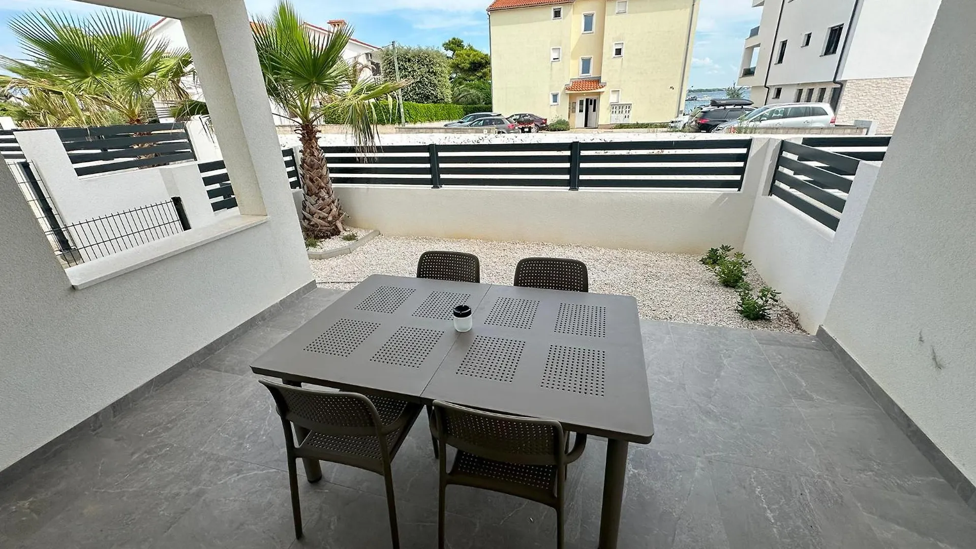 Beautiful New Palmtree Apartments II Vir